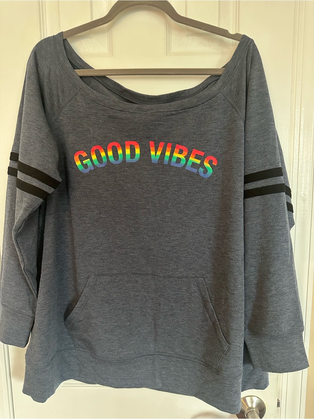 Torrid Good Vibes Rainbow Graphic Women's Sweatshirt - Grey